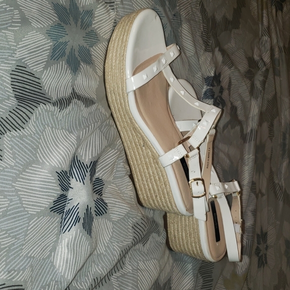 Kensie white wedge sandals - Picture 2 of 7